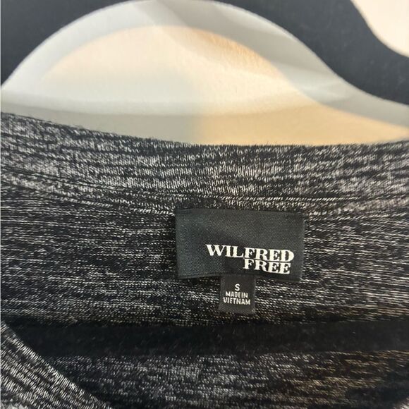 Wilfred free Aritzia Charcoal and Black long sleeve tee size small EUC - Picture 2 of 3